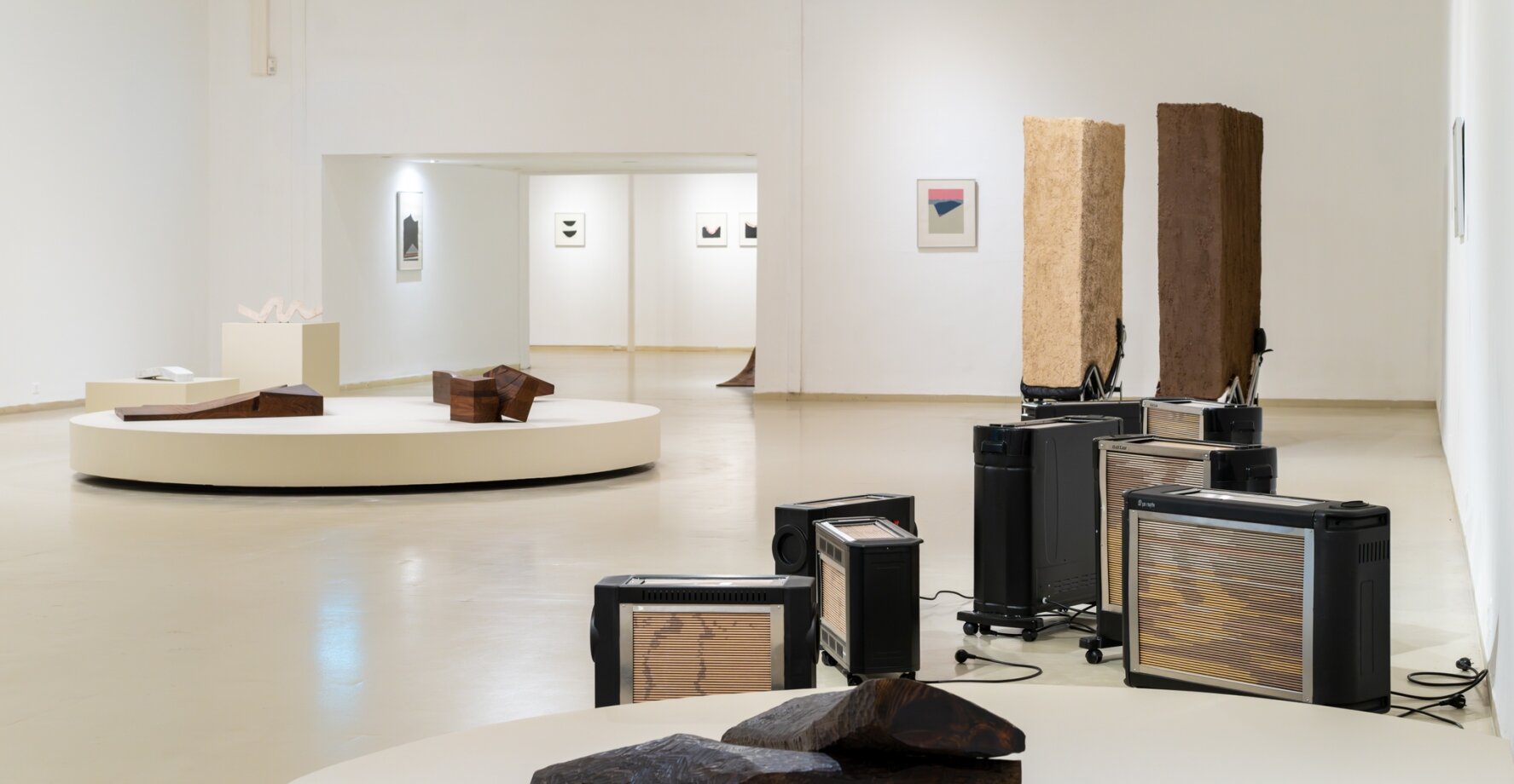 6_-_אחרי_נוף__בעקבות_חוה_מחותן,_2024,_מוזיאון_בית_אורי_ורמי_נחושתן,_צילום_דניאל_חנוך